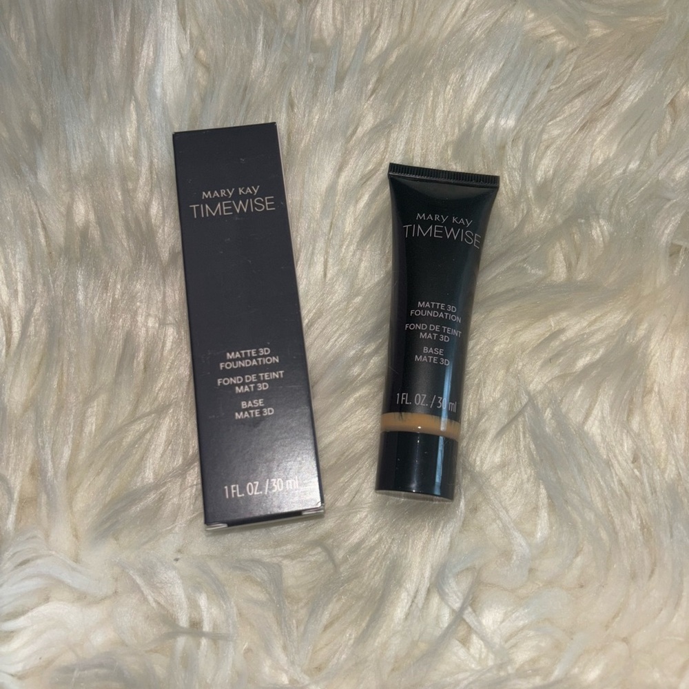 NEW Mary Kay Timewise Matte 3D Foundation Beige C 220